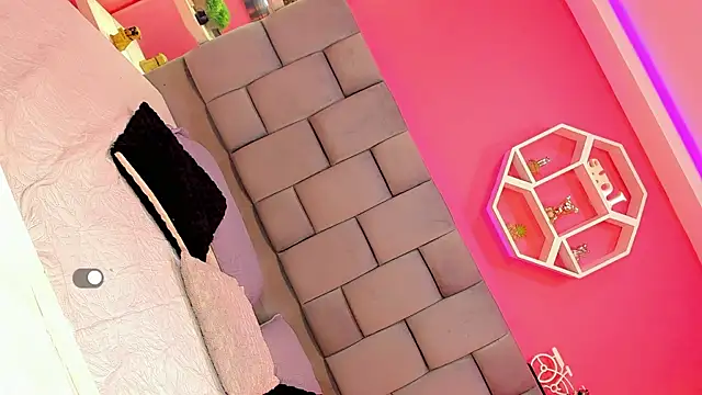 KIISHANNY online show from November 1, 2025, 8:44 pm