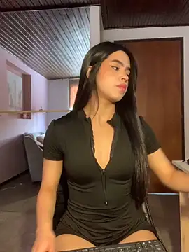 LunaMoore Pink online show from November 19, 2025, 12:49 pm