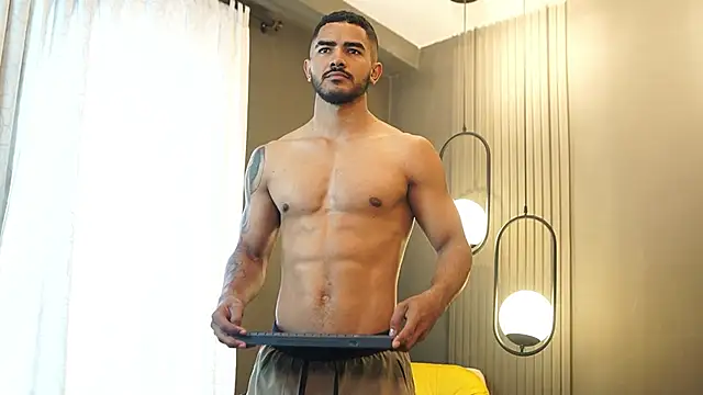 Snapshot of Reik_Vonn chatting on March 10, 2026, 12:32 pm Reik Vonn online show from March 10, 2026, 12:32 pm