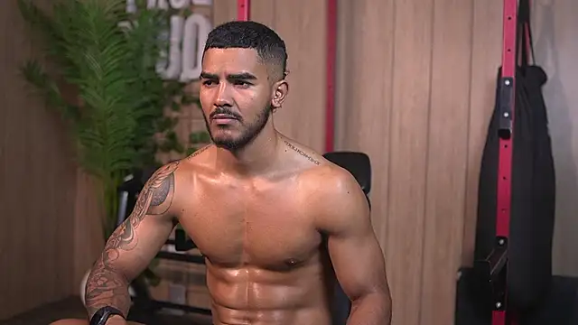 Snapshot of Reik_Vonn chatting on March 11, 2026, 12:33 pm Reik Vonn online show from March 11, 2026, 12:33 pm