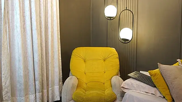 Snapshot of Reik_Vonn chatting on March 21, 2026, 12:32 pm Reik Vonn online show from March 21, 2026, 12:32 pm