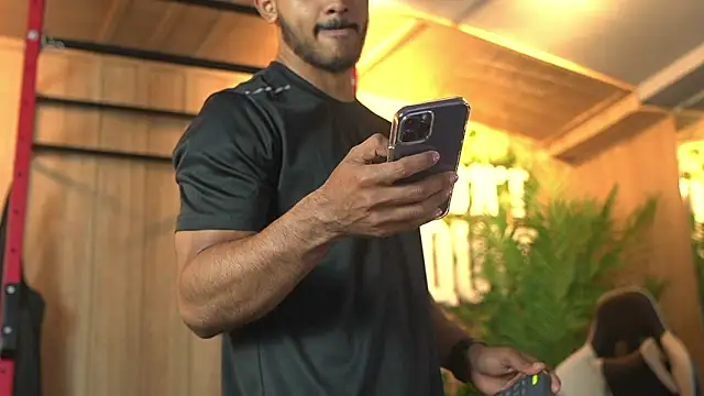 Snapshot of Reik_Vonn chatting on March 27, 2026, 12:38 pm Reik Vonn online show from March 27, 2026, 12:38 pm