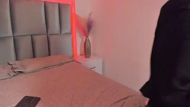 HollyPeach online show from November 2, 2025, 4:20 pm