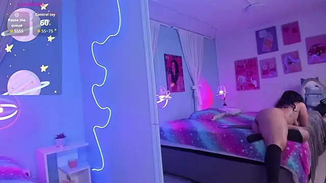 HollyPeach online show from January 11, 2026, 4:39 am