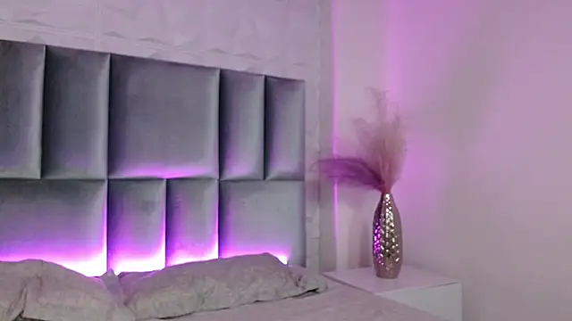 HollyPeach online show from May 10, 2026, 6:24 pm