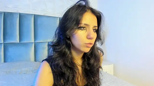 HollyPeach online show from May 11, 2026, 7:55 pm