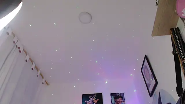 Queen of m111lk online show from December 17, 2025, 1:55 am