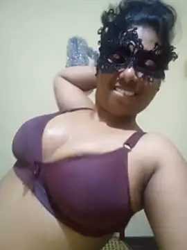 Expose Queen online show from February 15, 2026, 6:04 pm