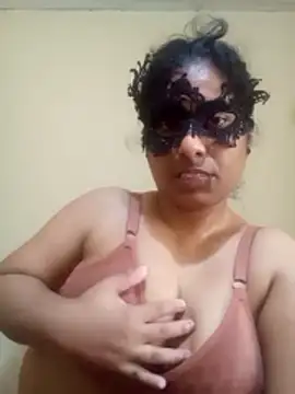 Expose Queen online show from March 11, 2026, 5:35 am