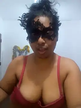 Expose Queen online show from May 26, 2026, 5:53 pm