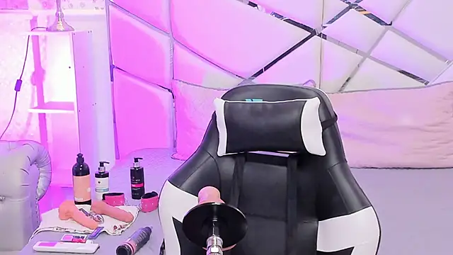 GabbiePrice online show from June 14, 2026, 2:24 am