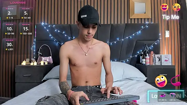 DerryAndIzzy online show from October 18, 2025, 3:53 am