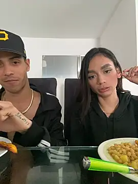 DerryAndIzzy online show from January 13, 2026, 5:40 pm