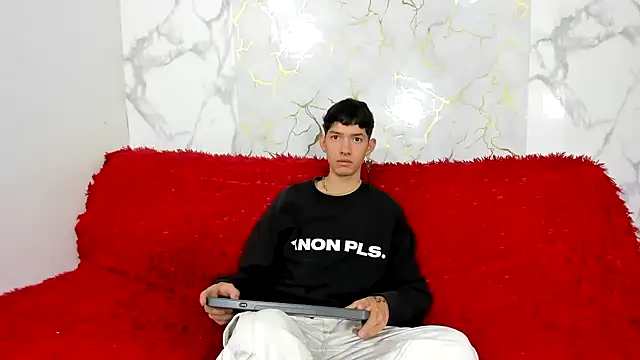 heyy noah11 online show from May 17, 2026, 1:29 pm
