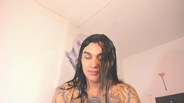 BiancaValentinna online show from November 10, 2025, 5:12 pm