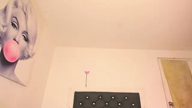 BiancaValentinna online show from December 3, 2025, 7:01 pm