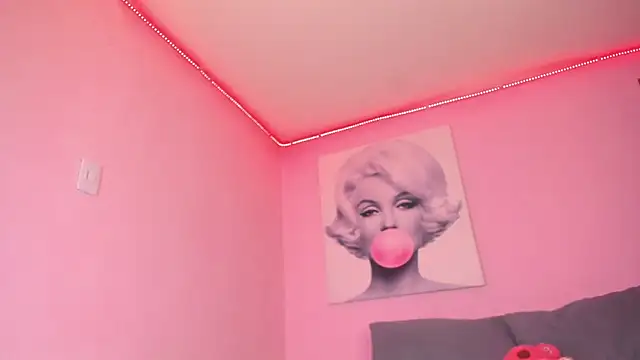 BiancaValentinna online show from February 5, 2026, 10:25 pm