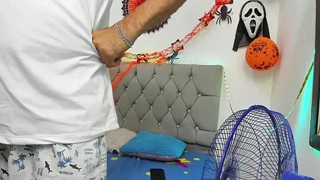 Sofi And Santy online show from November 3, 2025, 10:53 pm