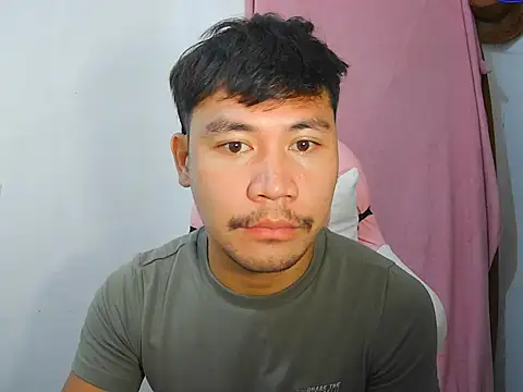 Snapshot of BennyHotPh chatting on October 11, 2025, 4:22 am BennyHotPh online show from October 11, 2025, 4:22 am