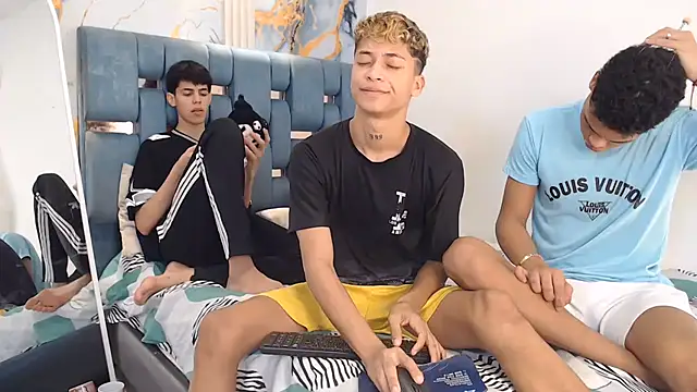 EMPIRE BOYS1 online show from March 19, 2026, 7:18 pm