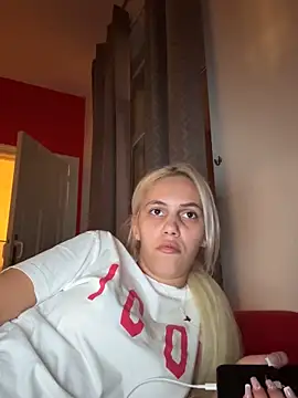 Snapshot of Andreea-Tina01A chatting on October 13, 2025, 6:41 pm Andreea-Tina01A online show from October 13, 2025, 6:41 pm