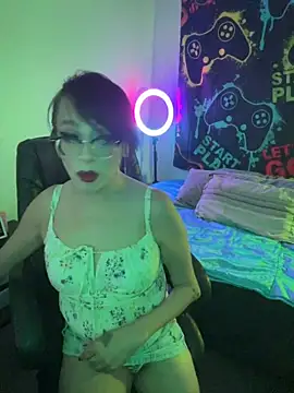 MiniMonroe online show from October 19, 2025, 10:38 am