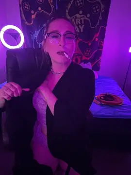 MiniMonroe online show from October 20, 2025, 8:37 am