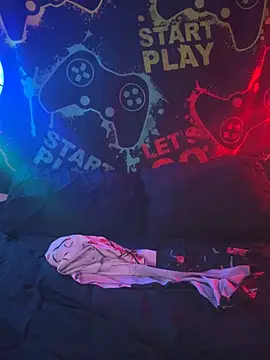 MiniMonroe online show from November 7, 2025, 7:08 am