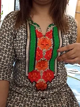 Tanha18 online show from May 3, 2026, 5:19 pm