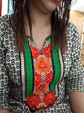 Tanha18 online show from May 11, 2026, 4:04 pm