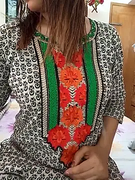 Tanha18 online show from May 12, 2026, 4:09 am