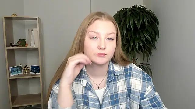 AdenaBourgois online show from October 13, 2025, 10:37 am