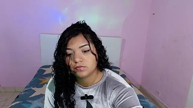 Snapshot of AlissonCurly_ chatting on October 11, 2025, 6:17 pm AlissonCurly online show from October 11, 2025, 6:17 pm