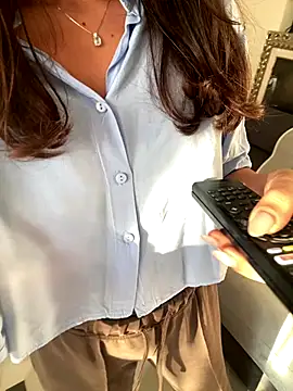 Snapshot of CrissmainH chatting on October 14, 2025, 3:35 pm CrissmainH online show from October 14, 2025, 3:35 pm