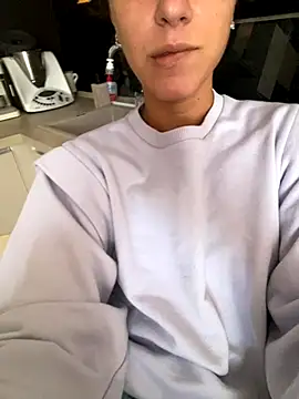 Snapshot of CrissmainH chatting on October 15, 2025, 11:21 am CrissmainH online show from October 15, 2025, 11:21 am