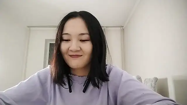 Lyndasilk online show from November 9, 2025, 2:15 pm