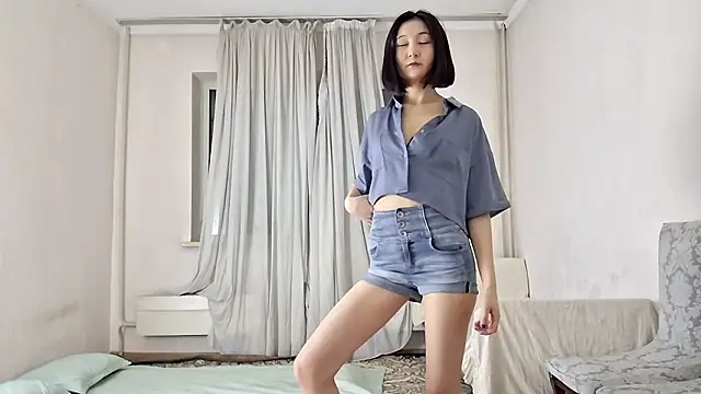 Lyndasilk online show from March 17, 2026, 4:21 pm