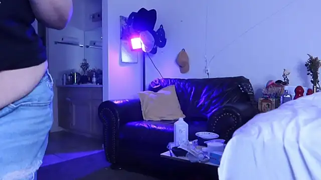 Snapshot of BellaBlueBBW chatting on February 8, 2025, 9:13 am BellaBlueBBW online show from February 8, 2025, 9:13 am