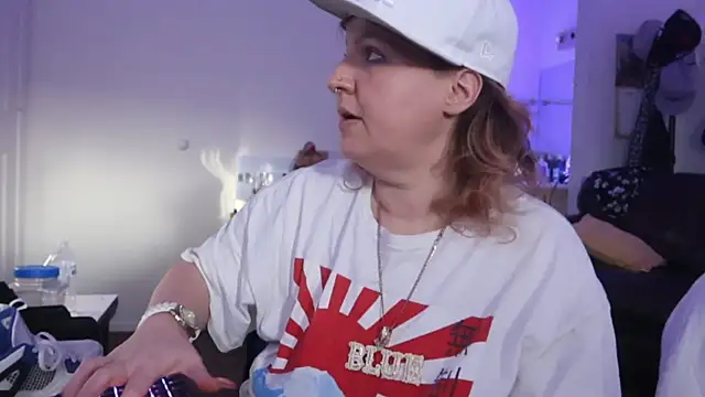 Snapshot of BellaBlueBBW chatting on February 17, 2025, 3:09 pm BellaBlueBBW online show from February 17, 2025, 3:09 pm