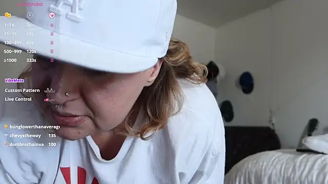 Snapshot of BellaBlueBBW chatting on February 17, 2025, 6:15 pm BellaBlueBBW online show from February 17, 2025, 6:15 pm