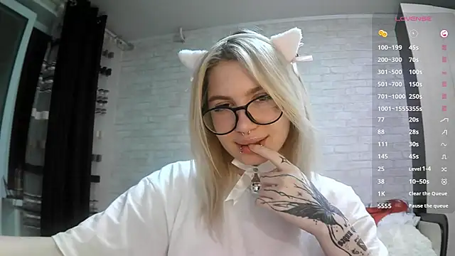 Snapshot of AmeeDelmonace chatting on October 13, 2025, 2:17 pm AmeeDelmonace online show from October 13, 2025, 2:17 pm