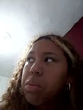 Snapshot of Camilanifeta chatting on December 19, 2025, 10:50 pm Camilanifeta online show from December 19, 2025, 10:50 pm