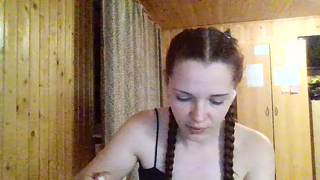 Snapshot of AmeliieLaFleur chatting on April 14, 2026, 9:32 pm AmeliieLaFleur online show from April 14, 2026, 9:32 pm