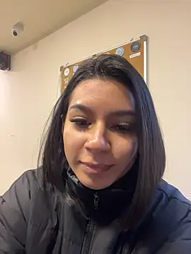 AlyssaRay online show from April 7, 2026, 11:43 am
