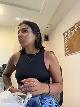 AlyssaRay online show from May 6, 2026, 3:06 pm