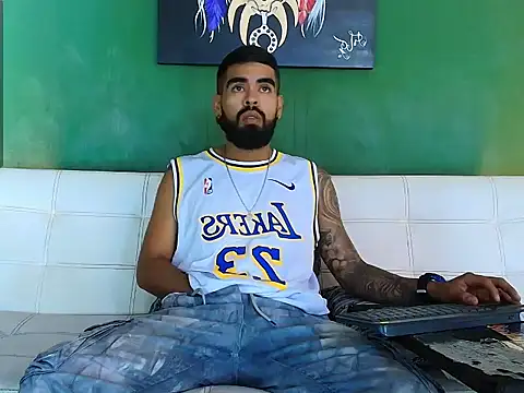 black kameron  online show from December 1, 2025, 7:52 pm