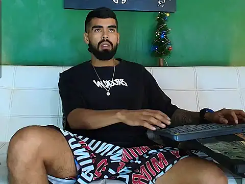 black kameron  online show from December 14, 2025, 8:46 pm