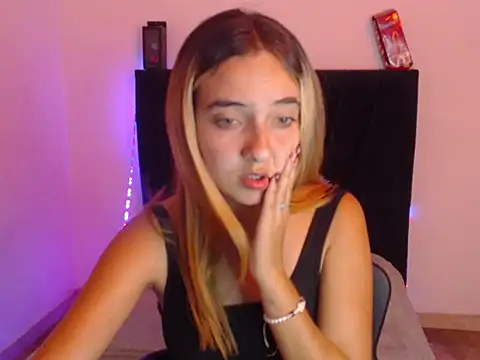 Snapshot of mandyy_petite chatting on October 17, 2025, 2:37 am mandyy petite online show from October 17, 2025, 2:37 am