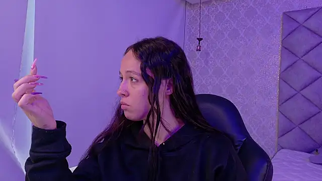 CARO ADAMS1 online show from November 19, 2025, 12:05 pm