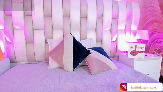 Snapshot of Ari_lynn_ chatting on March 3, 2026, 3:12 am Ari lynn online show from March 3, 2026, 3:12 am